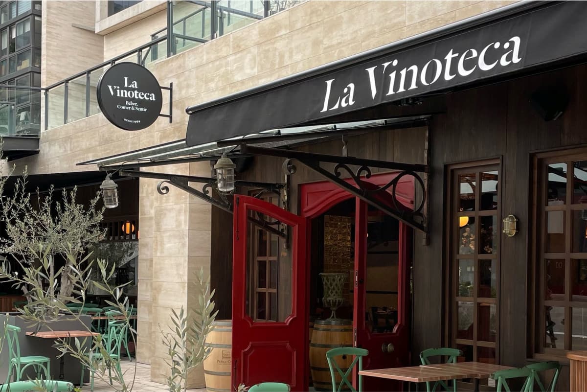 LA VINOTECA